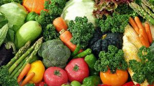 Диетолог: лучшими «сжигателями» жира является натуральная зелень, а также зеленые фрукты и овощи