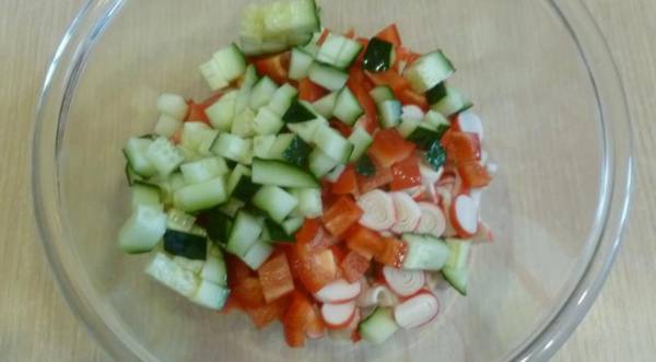Салат с крабовыми палочками и овощами, пошаговый рецепт с фото