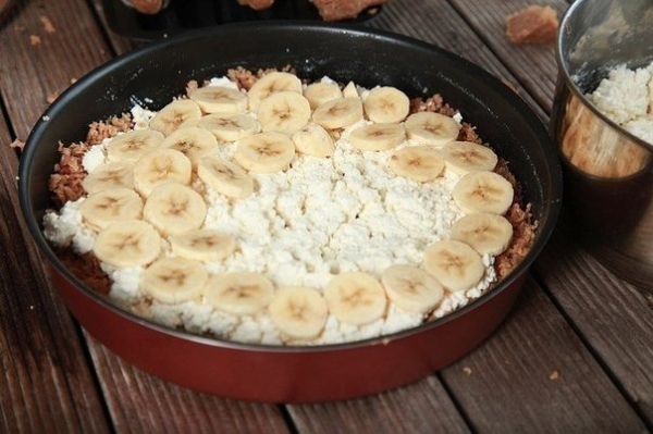 Творожное пирожное с бананом