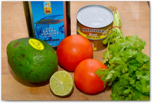 Салат с тунцом и авокадо
