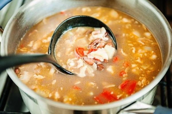 Суп кипит. Суп с уксусом. Как выглядит кипящий суп. Как должен кипеть суп. Как варится фасолевый суп из банки.