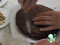 Шоколадный торт с лесными орехами иклубникой