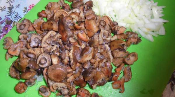 Салат с грибами, фасолью и крабовыми палочками, пошаговый рецепт с фото