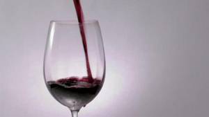 Ученые создали необычный стакан, превращающий воду в вино