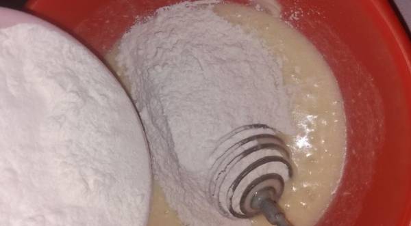 Вафельные трубочки с мороженым и малиновым джемом, пошаговый рецепт с фото