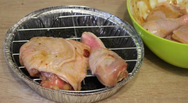 Запеченные куриные окорочка в горчичном маринаде с джемом "Глинтвейн", пошаговый рецепт с фото