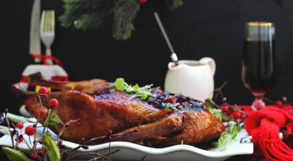 Праздничная запеченая утка с вишневым соусом с порто , пошаговый рецепт с фото