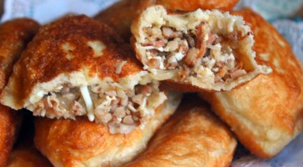 Пирожки с гречкой, беконом и яйцом, пошаговый рецепт с фото