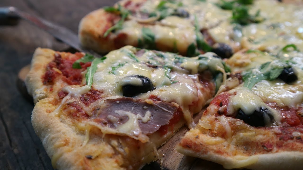 Потрясающая итальянская пицца с моцареллой