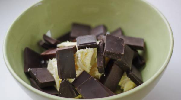 Шоколадные маффины со свежими ягодами и пломбиром , пошаговый рецепт с фото