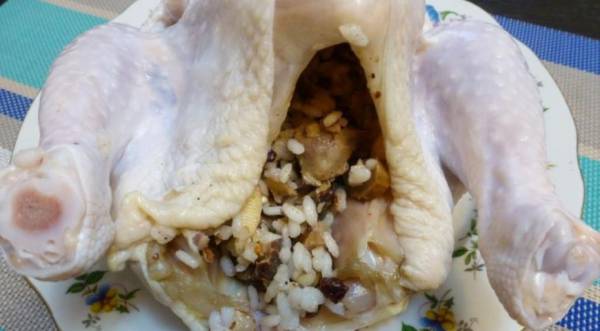 Курица, фаршированная рисом, каштанами и миндалем, пошаговый рецепт с фото