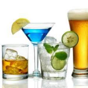 ТОП-3 губительных для женщин алкогольных напитка