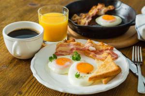 Никакой овсянки: ученые назвали лучшие продукты на завтрак