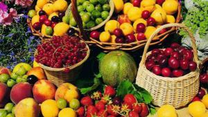 Как есть первые летние фрукты и ягоды без вреда для здоровья