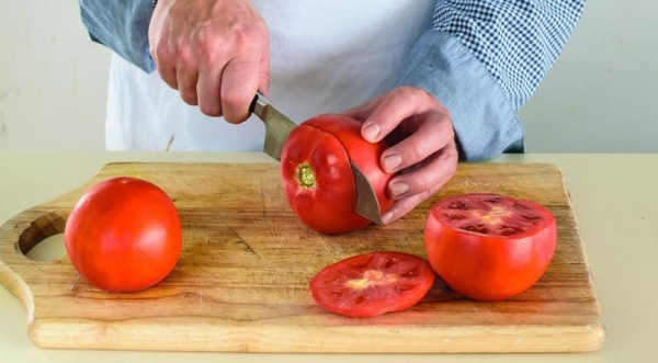 Фаршированные тунцоми и анчоусами помидоры
