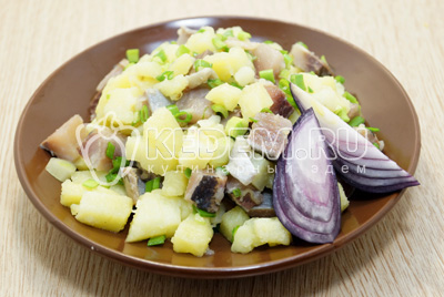 Салат с сельдью и картофелем «Морская пучина»