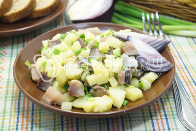 Салат с сельдью и картофелем «Морская пучина»